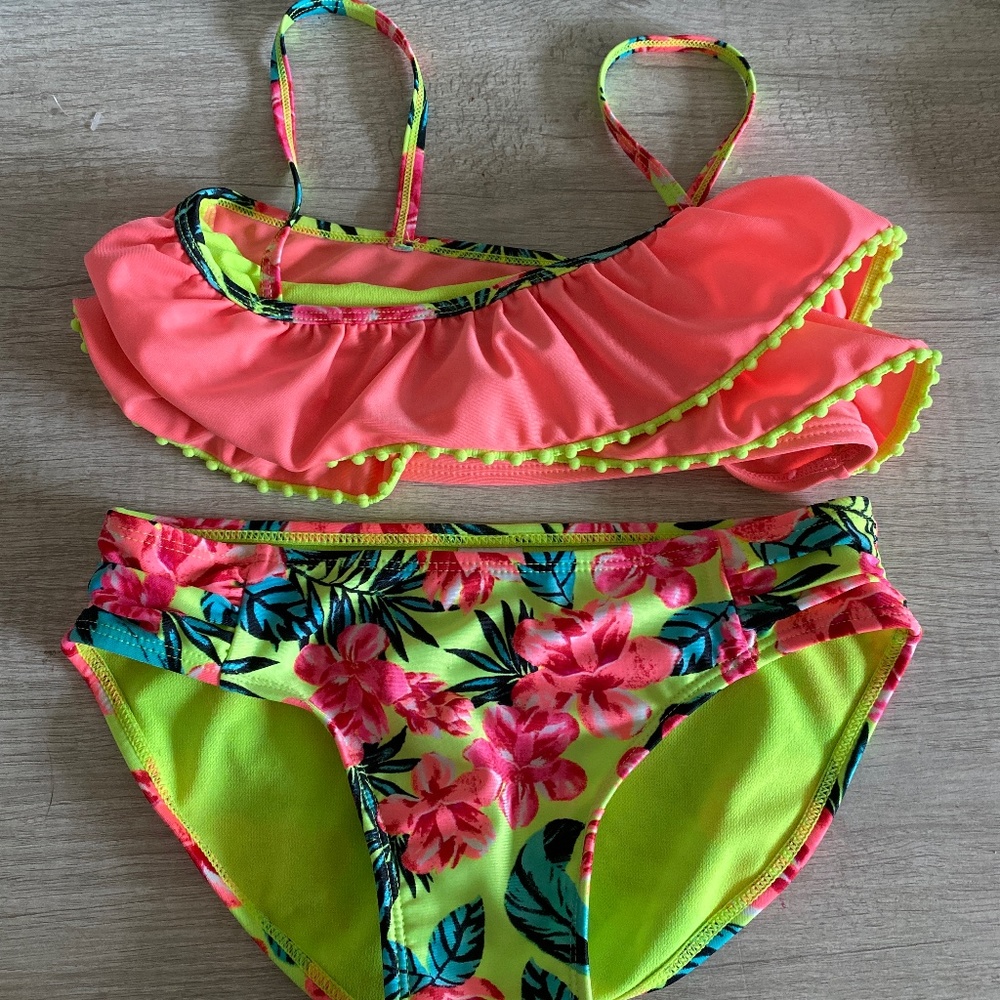 Very cute flower swimsuit 🌴🌺
